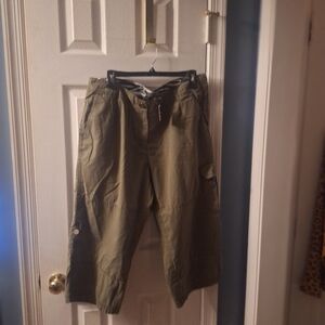 Liz Claiborne Olive Green Capris**